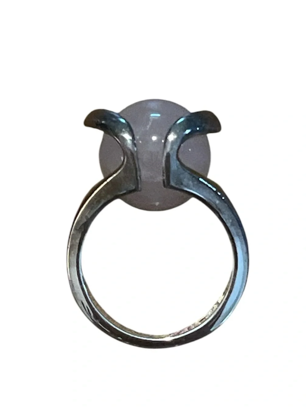 Vintage holds silver stone